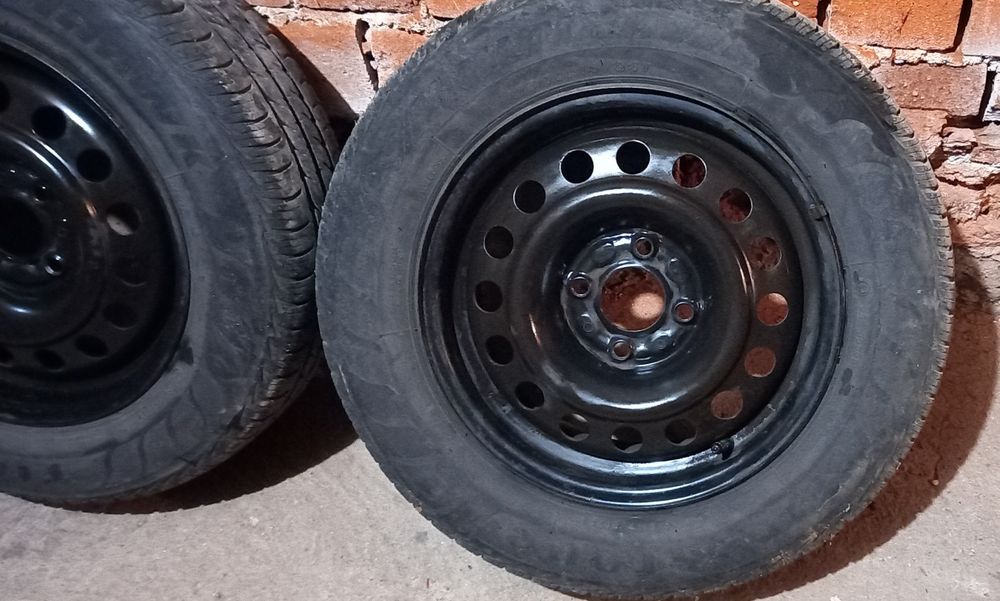 Джанти  железни  R14 4х100 J5.5 ET 36 Ц. Отвор 56.1 мм с летни гуми.