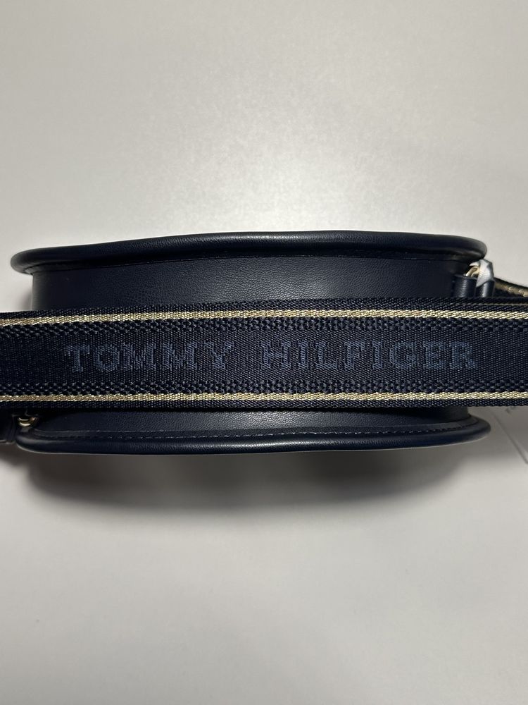 Женская сумка Tommy Hilfiger The Monotype Halfmoon Camera bag оригинал