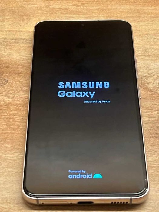 Samsung S22 256GB / 8GB / Бял / Dual sim / не е заключен