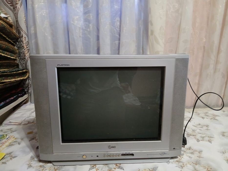 Televizor sotiladi LG Flatron kachestvenniy korsatishi chotki