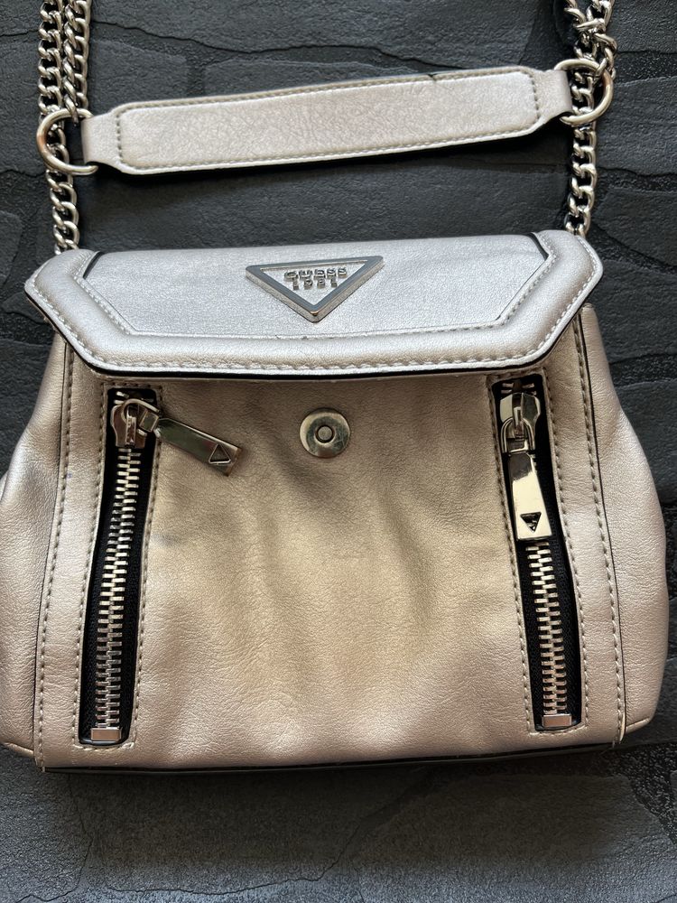 Дамска чанта GUESS