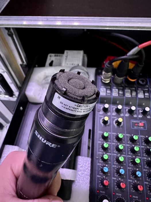 Microfon wireless profesional Shure UR4D + 2x SM58