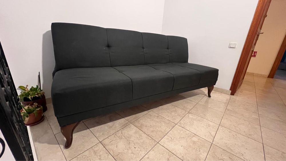 Canapea neagra extensibila