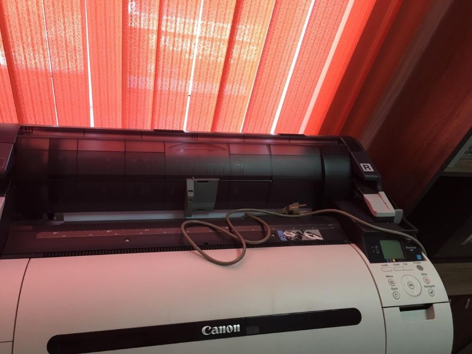 Продаю плоттер Canon imagePROGRAF IPF670 без стенда