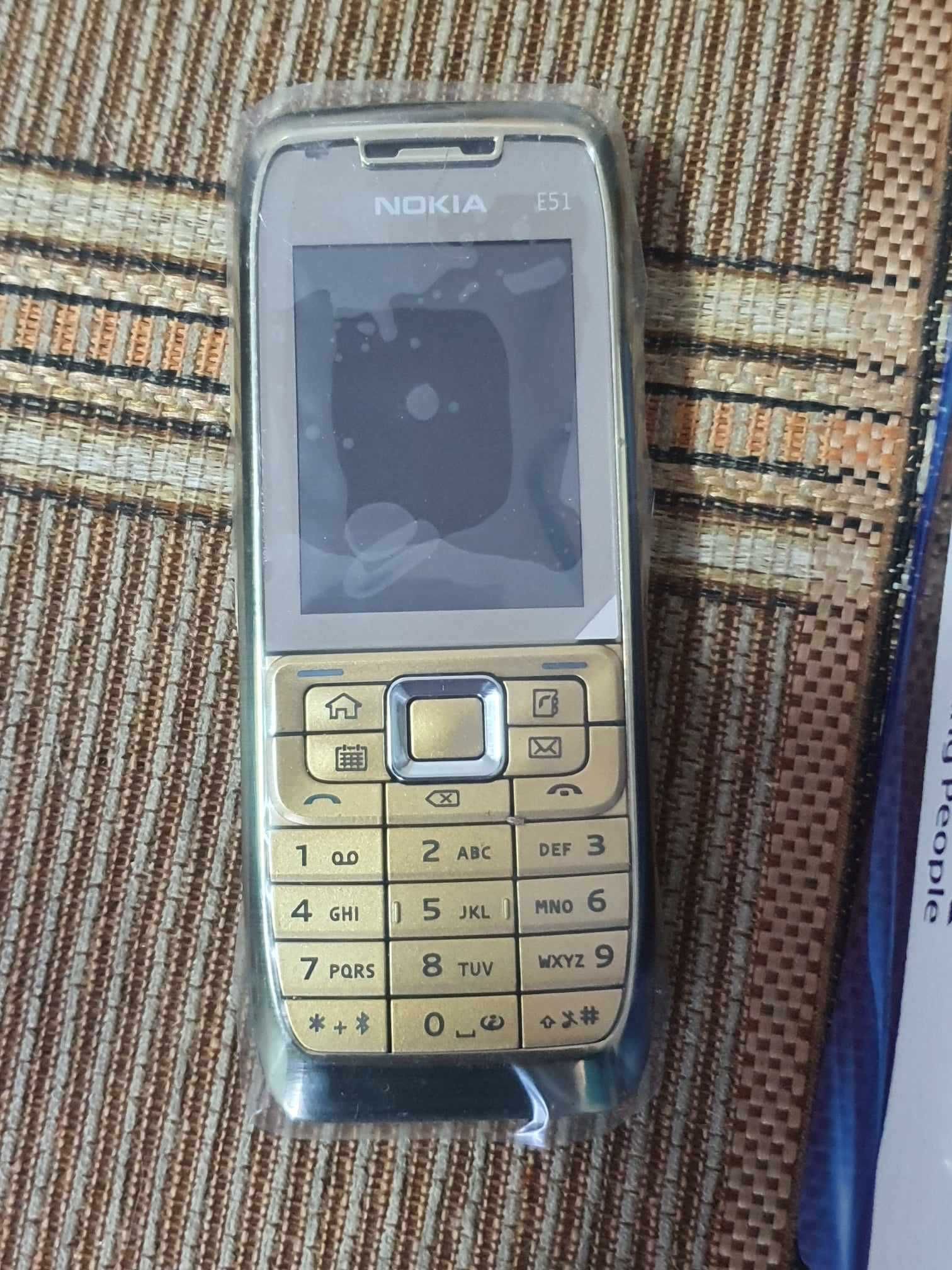 Vand nokia e51 Gold Edition in stare impecabila -  ca NOU