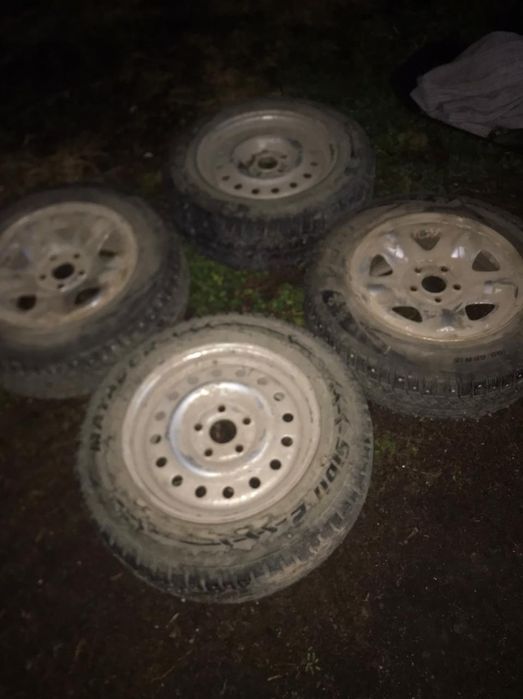 Продам Гольф 2 диски на 13,и резина на 15 можно с дисками