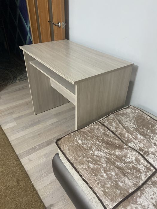 Стол письменый и для кухни подойдет