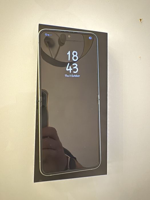 Samsung Z flip 6 като нов