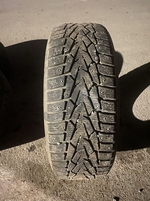 Nokian шины 215 60 R 17 шипованные 4 шт