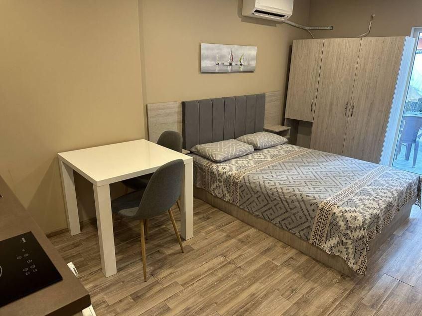 Дава се под наем Едностаен апартамент в Варна, Център - 30 кв.м за 550 € - Снимка #1