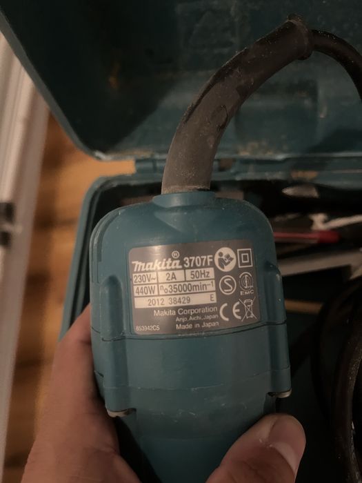 Ъглова фреза Makita 3707f с комплект свредла