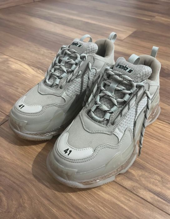 Balenciaga Triple S Crem