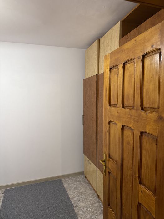 Inchiriez apartament zona miorita liceul Karpen