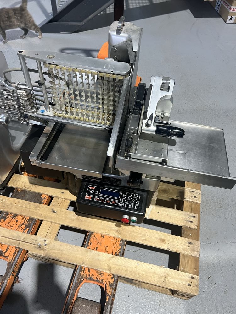 Feliator automat Berkel Italia - lama 300 mm - 10% din pret lista