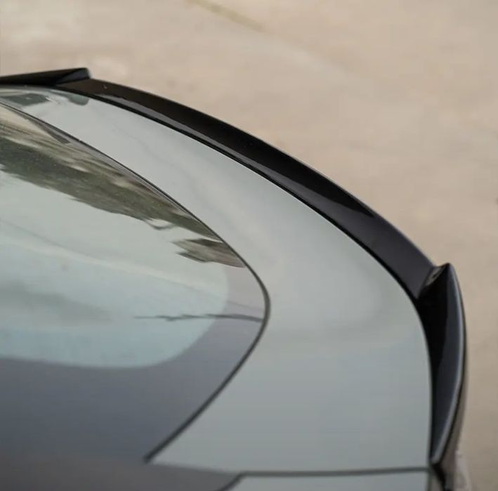 Zeekr 001 спойлер