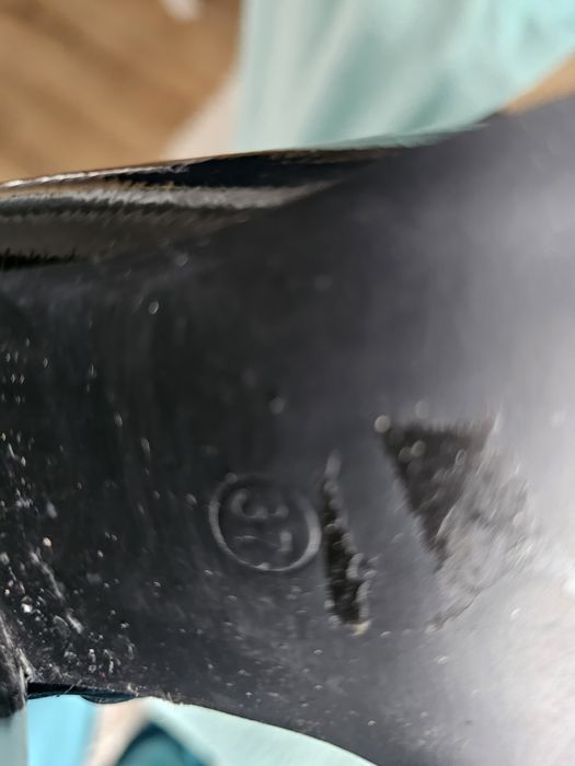 Vând ghete damă lăcuite mărimea 37 !