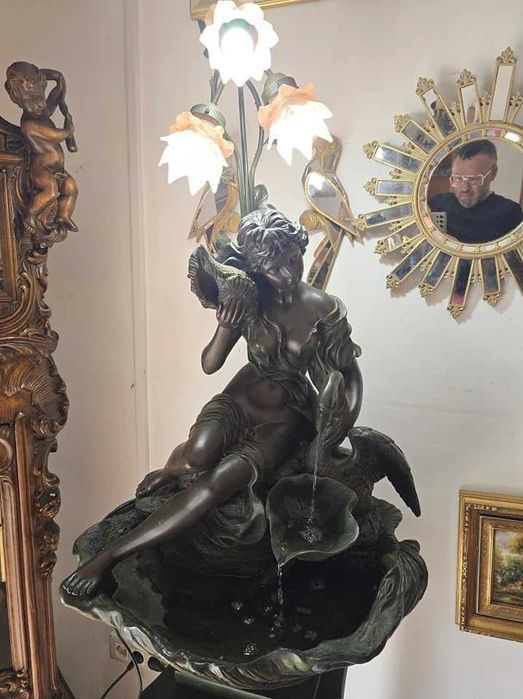 Fântână arteziană decorativă cu lampă, stil Art Nouveau