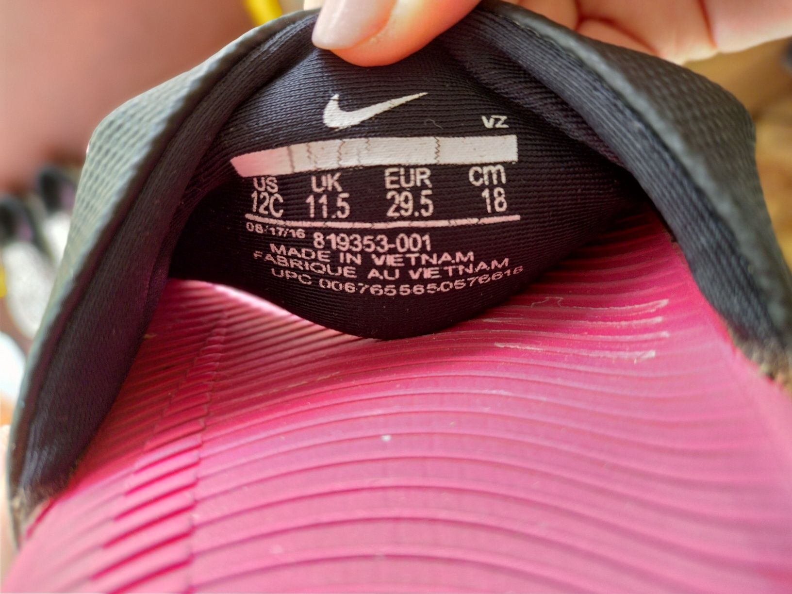 Vând șlapi Nike pentru fetițe