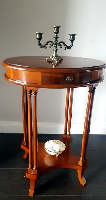 Comodină veche din lemn masiv cu intarsii