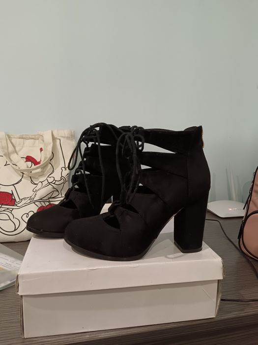 Продавам запазени обувки