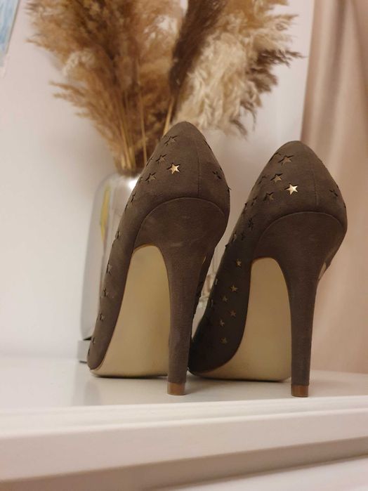 Pantofi cu toc, kaki