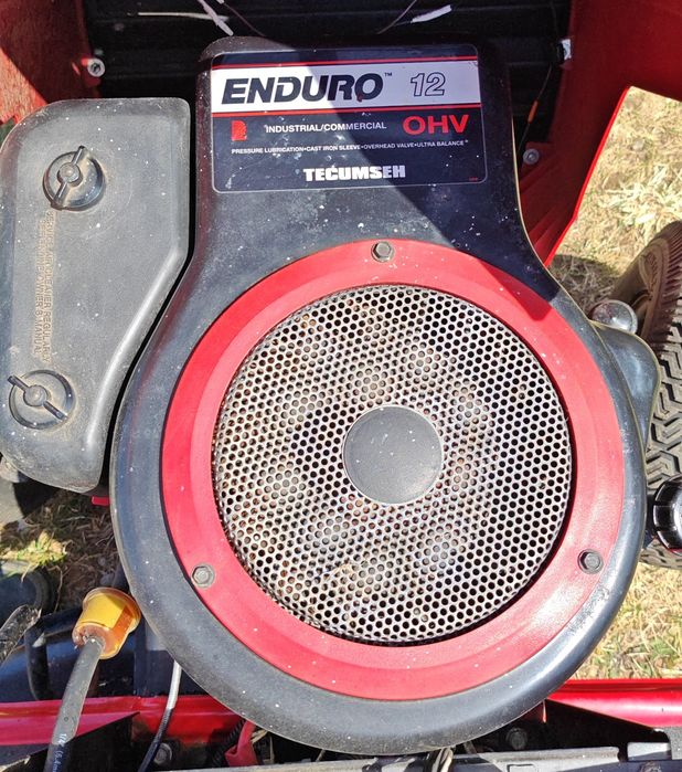 Tractoras Iarbă / Gazon - American  cu Lama Zăpadă si Lanțuri