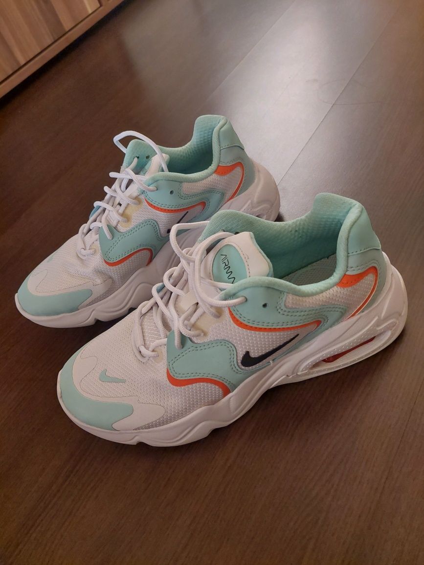 Nike Air Max и Adidas U Path X J