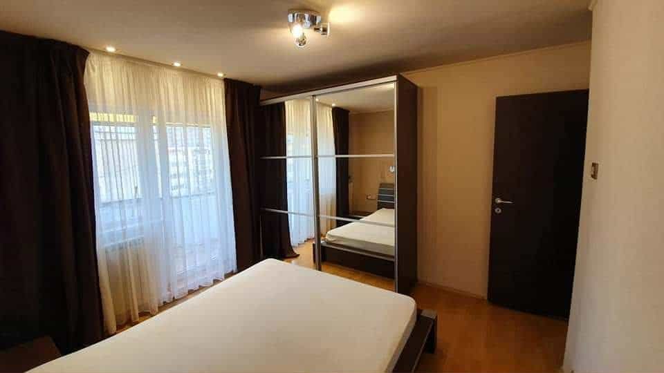 Vand apartament 2 camere - Decomandat - zona Lebada
