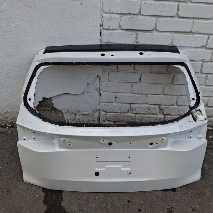 Продам крышку багажника киа селтос оригинал