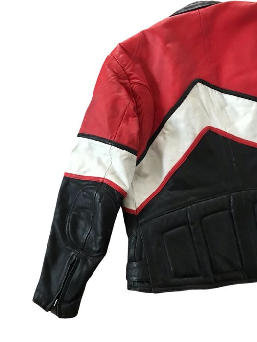 Кожено мото яке размер 52 в добро състояние.