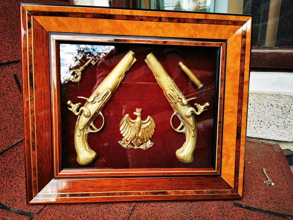 Vând cadou bazorelief bronz cu satin și rama lemn