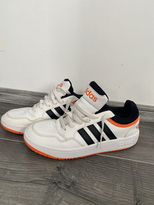 Adidasi marimea 38  Prețul 70 de lei