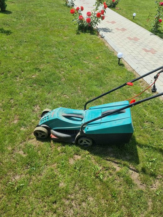 Vând mașină de tuns gazon