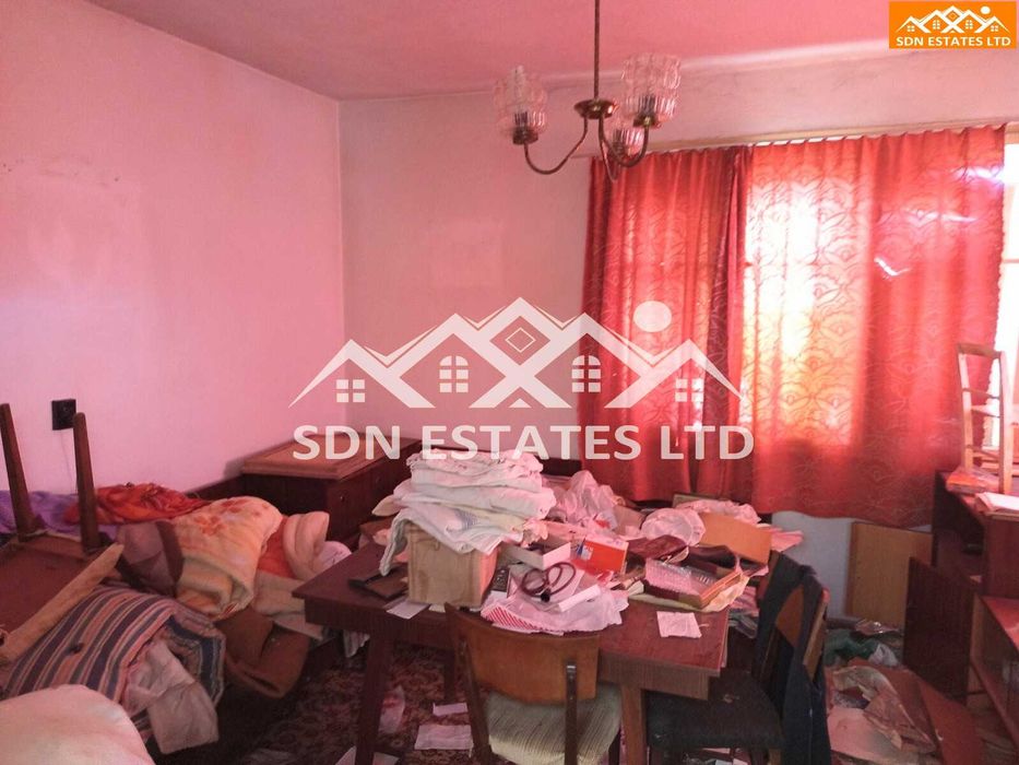 Продава се едноетажна къща с приземен етаж и двор – гр. Казанлък