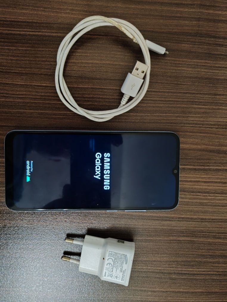 Samsung A04e в перфектно състояние