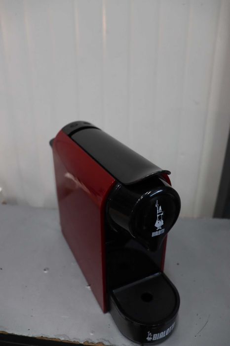 Кафемашина Bialetti Gioia, капсули, 1200W, червена, Леки ДЕФЕКТИ