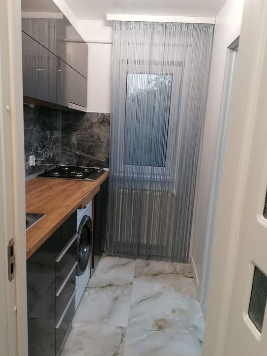 Închiriez garsoniera