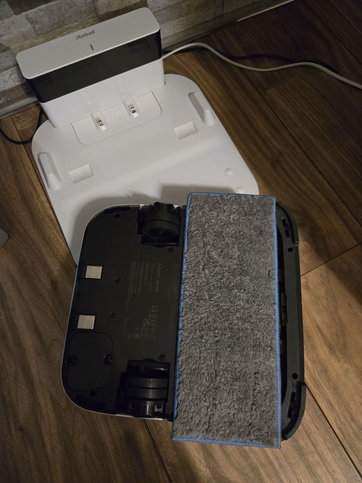 Прахосмукачка робот IRobot BRAAVA M6 (бял)