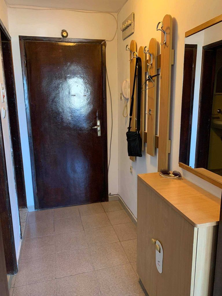 Дава се под наем Двустаен апартамент в Бургас, Възраждане - 52 кв.м за 140.25 € - Снимка #2