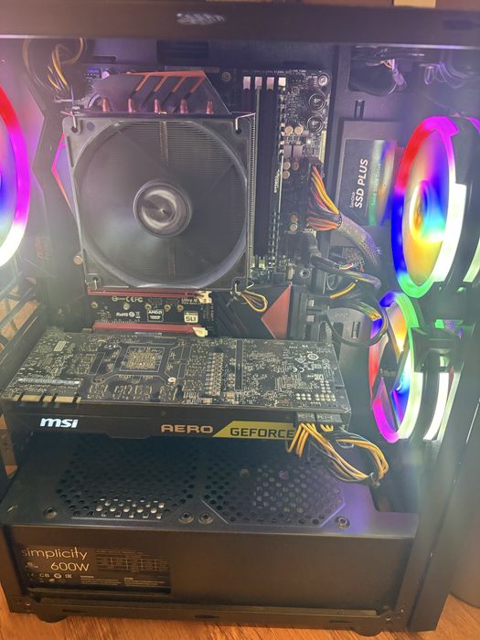 vand kit procesor i7 6700k + 1080 ti 11 gb + 16 gb ram (fara cooler)