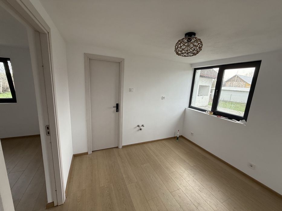 Casă complet renovată + teren 3.242 mp