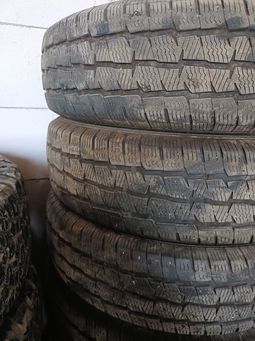 Vând cauciucuri de iarna