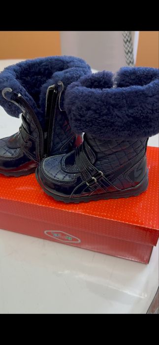 Продам детские зимние сапоги