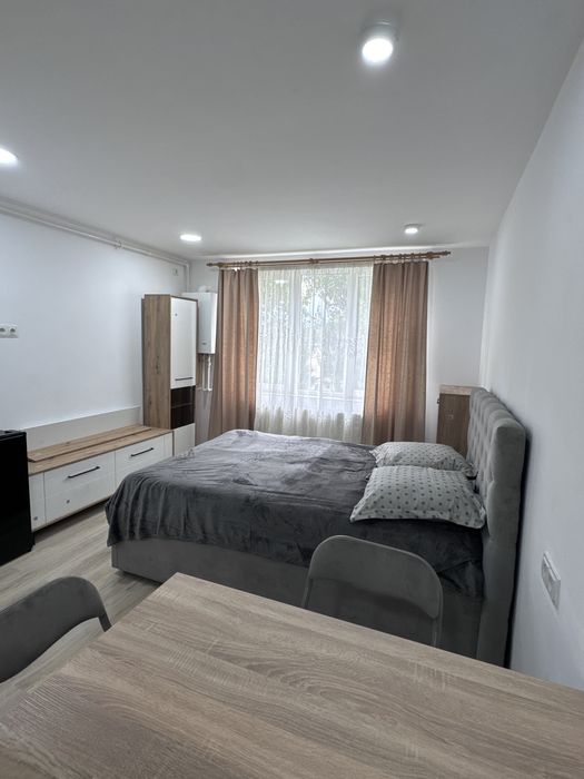 Închiriez garsonieră