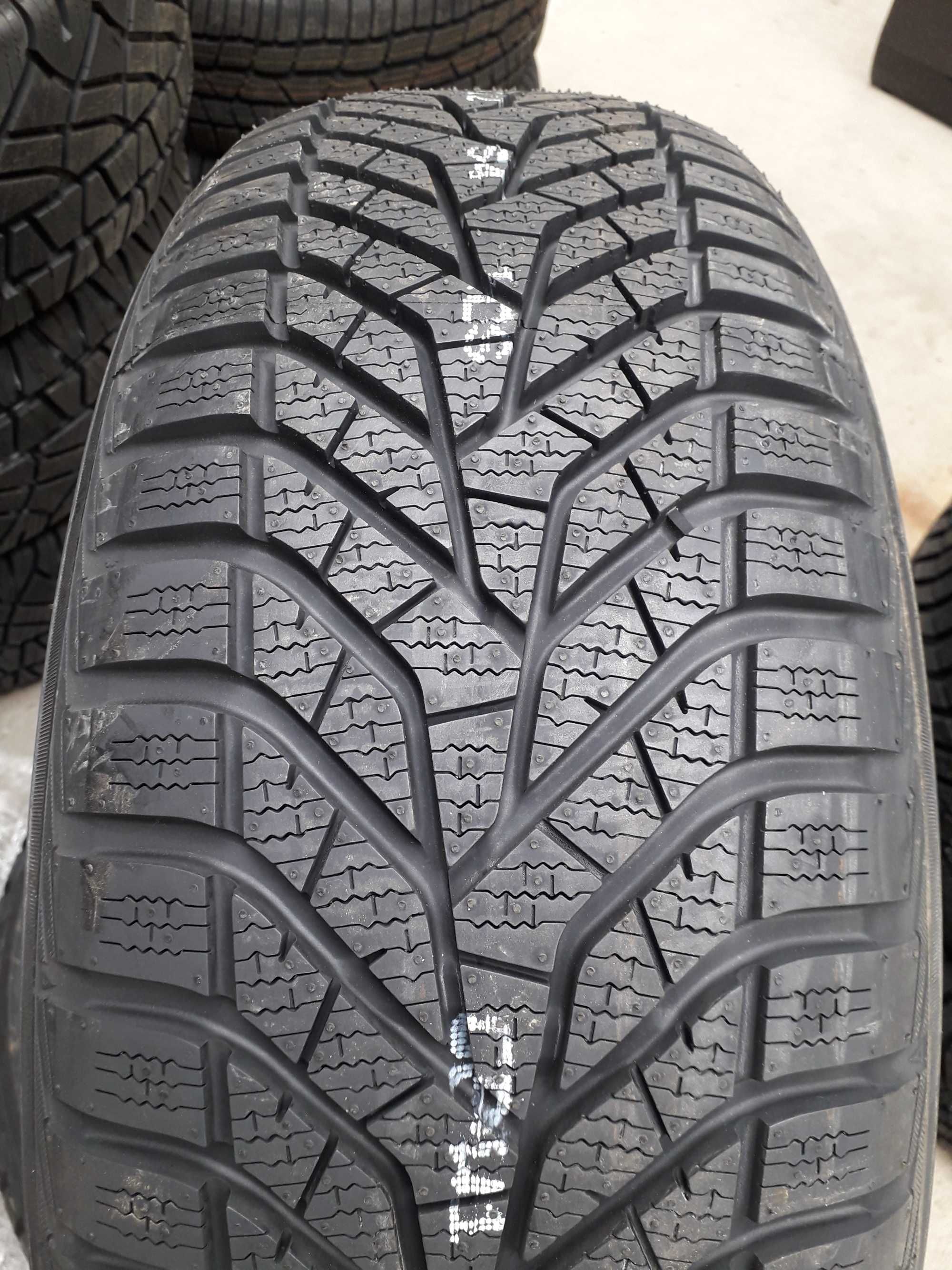 1 Нова зимна гума R18 215/55 Yokohama BluEarth Winter V905 95V