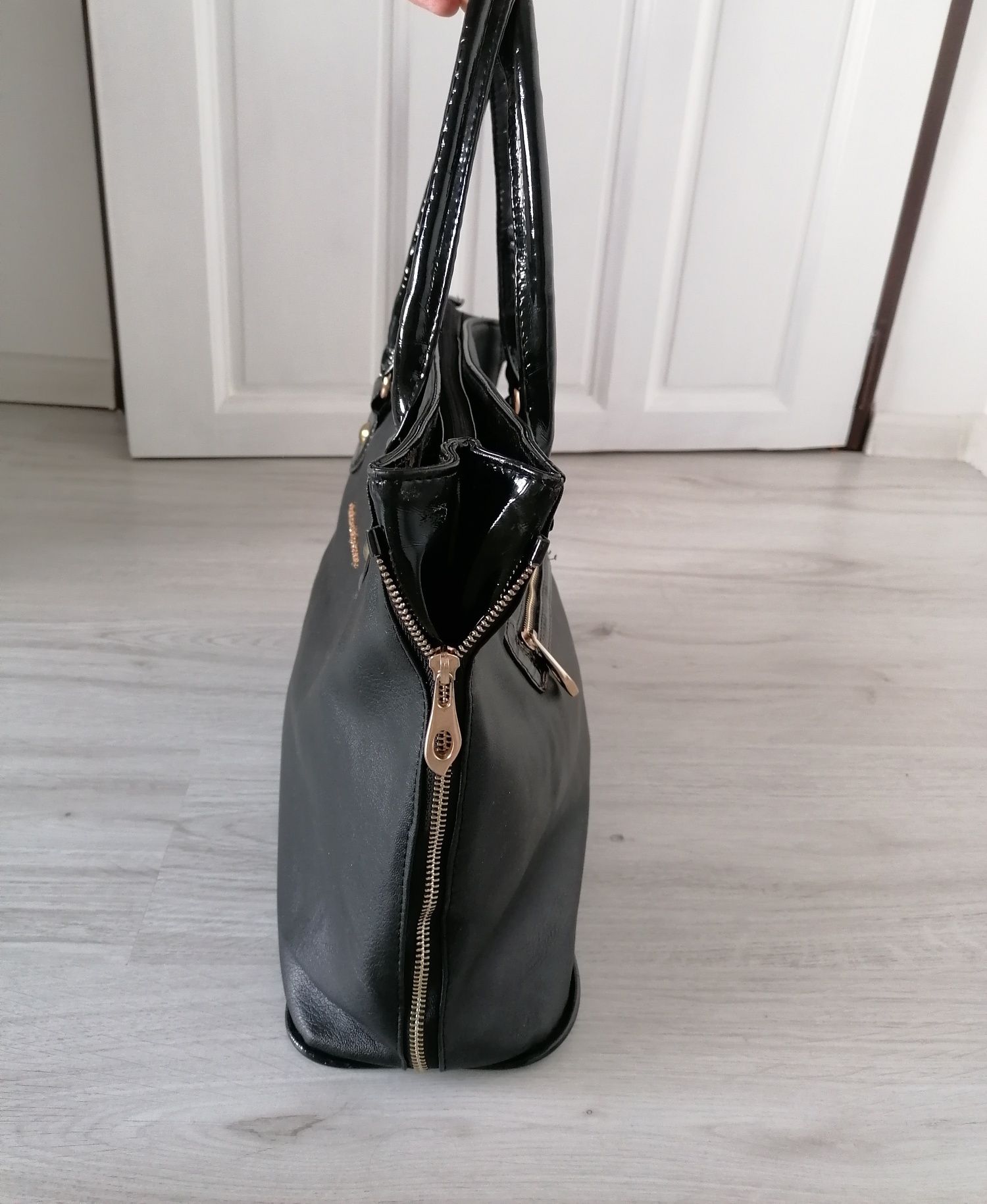 Дамска чанта-черна