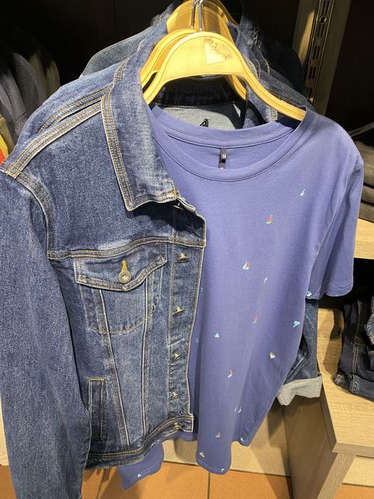 Lot/stoc de haine noi en-gros