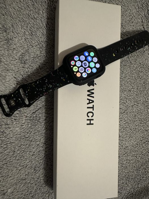 Часовник APPLE WATCH Se 40 mm в ГАРАНЦИЯ