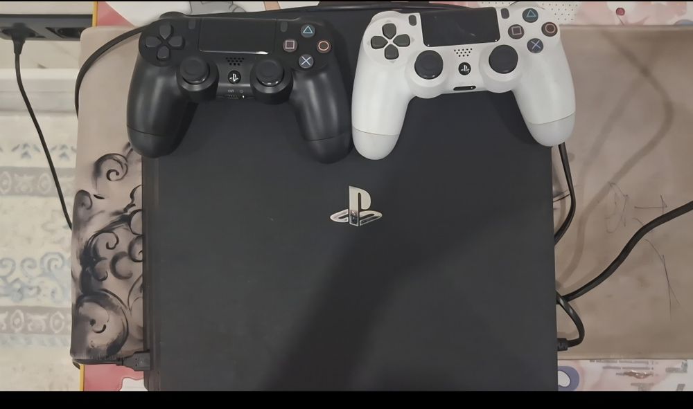 РS4 Pro продам или обменяю.    FC25, UFC4, FIFA20 Работает отлично