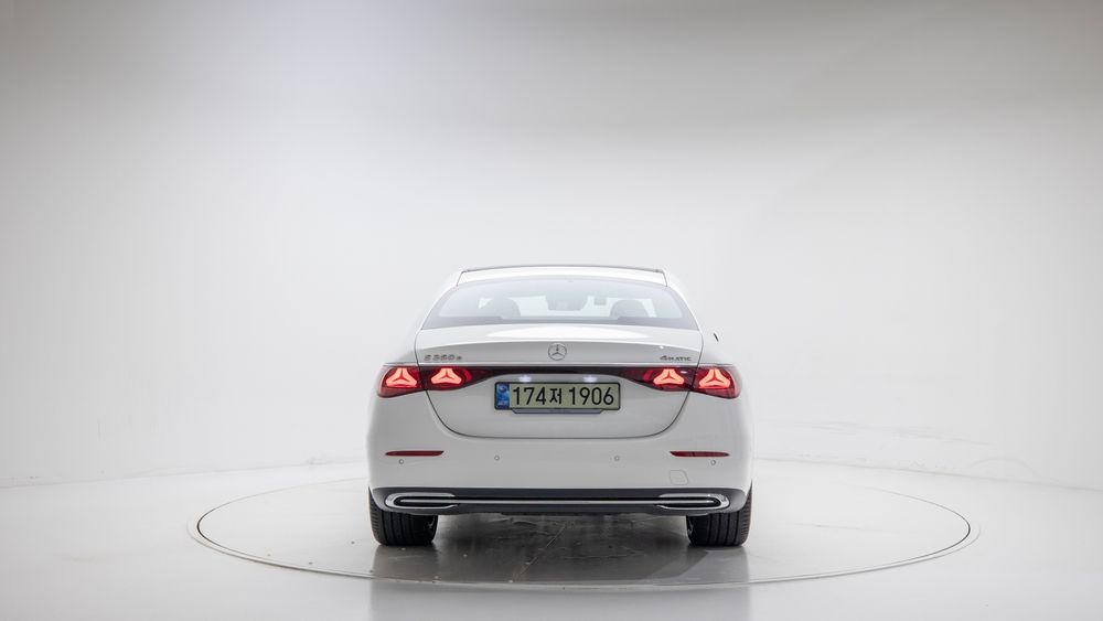 Mercedes-Benz E-Class E350e 4MATIC

85 969 $